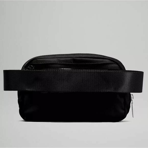 NWT Lululemon Everywhere Belt Bag 1L Black Waist Bag Crossbody - Picture 7 of 12